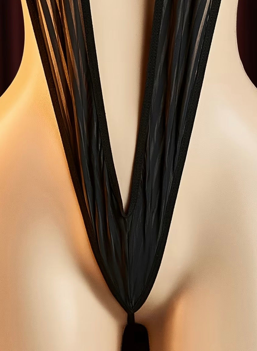 Bodysuit Halter Negro Ultra Minimal – Tira Única Plisada V Profunda Espalda Desnuda